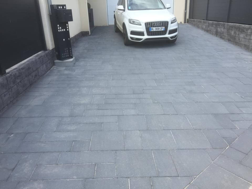 Rénovation d'une entrée de garage en pavés